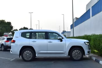 2022 TOYOTA LAND CRUISER 300 VXR V6 3.5L TWIN TURBO 7 SEAT 10 SPEED AUTOMATIC