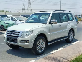MITSHUBISHI PAJERO GLS 3.8L PETROL V6 FULL OPTION 2018 SILVER