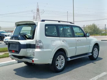 MITSHUBISHI PAJERO GLS 3.8L PETROL V6 FULL OPTION 2018 SILVER
