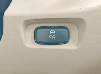 MITSHUBISHI PAJERO GLS 3.8L PETROL V6 FULL OPTION 2018 SILVER