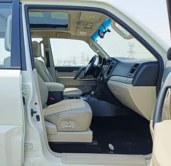 MITSHUBISHI PAJERO GLS 3.8L PETROL V6 FULL OPTION 2018 SILVER
