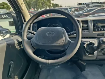 TOYOTA HIACE 2.7L PETROL V4 MT 2010 USED