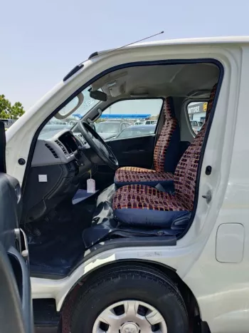 TOYOTA HIACE 2.7L PETROL V4 MT 2010 USED