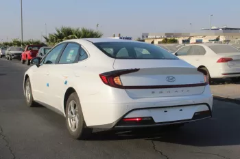 HYUNDAI SONATA 2.5L PETROL 2022 FWD 4DOORS White Color