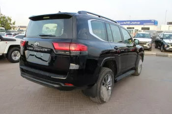 Toyota land cruiser 3.3L 2022 diesel 4wD 5 doors Black Color