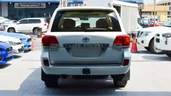 TOYOTA LAND CRUISER GXR 2015 4.0L PETROL USED 143000KM