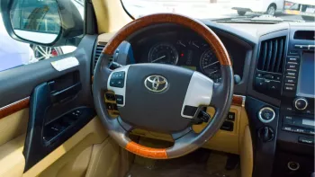 TOYOTA LAND CRUISER GXR 2015 4.0L PETROL USED 143000KM