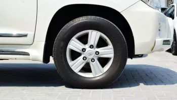 TOYOTA LAND CRUISER GXR 2015 4.0L PETROL USED 143000KM
