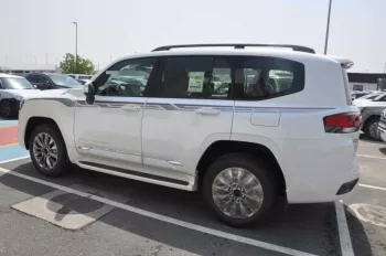 LHD - TOYOTA LANDCRUISER 300 3.3L V6 DIESEL TWIN TURBO GXR HIGH AUTOMATIC 2023 WHITE