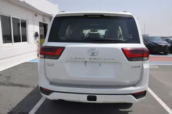 LHD - TOYOTA LANDCRUISER 300 3.3L V6 DIESEL TWIN TURBO GXR HIGH AUTOMATIC 2023 WHITE