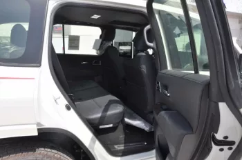 LHD - TOYOTA LANDCRUISER 300 3.3L V6 DIESEL TWIN TURBO GXR HIGH AUTOMATIC 2023 WHITE