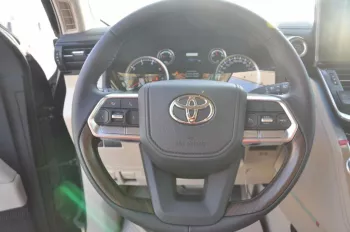 LHD – TOYOTA LANDCRUISER 300 3.3L V6 DIESEL TWIN TURBO GXR HIGH AUTOMATIC 2023 BLACK