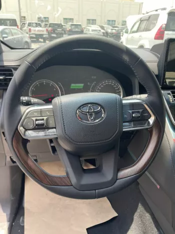 LHD - TOYOTA LANDCRUISER 300 4.0L V6 PETROL VX AUTO WHITE 2023