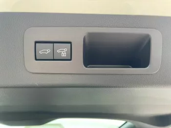 LHD - TOYOTA LANDCRUISER 300 4.0L V6 PETROL VX AUTO WHITE 2023