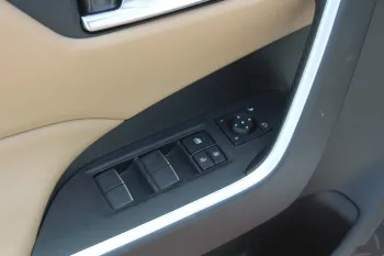 TOYOTA RAV4 2.0L MID OPTION 2WD V4 2023 MODEL WHIE COLOR