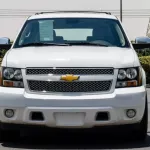 CHEVROLET SUBARBAN 5.3L PETROL 4WD USED V8 2012 WHITE - Thumbnail 1