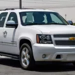CHEVROLET SUBARBAN 5.3L PETROL 4WD USED V8 2012 WHITE - Thumbnail 2