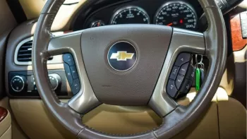 CHEVROLET SUBARBAN 5.3L PETROL 4WD USED V8 2012 WHITE
