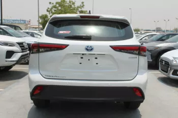 TOYOTA HIGHLANDER LE 2.5L HYBRID 2023 Model Year White Color