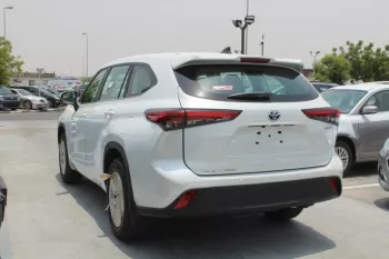 TOYOTA HIGHLANDER LE 2.5L HYBRID 2023 Model Year White Color