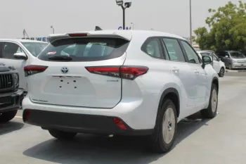 TOYOTA HIGHLANDER LE 2.5L HYBRID 2023 Model Year White Color