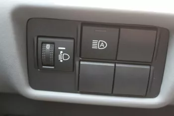 TOYOTA HIGHLANDER LE 2.5L HYBRID 2023 Model Year White Color