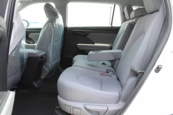 TOYOTA HIGHLANDER LE 2.5L HYBRID 2023 Model Year White Color