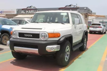 TOYOTA FJ CRUISER 4.0L PETROL 2023 BEIGE
