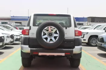 TOYOTA FJ CRUISER 4.0L PETROL 2023 BEIGE