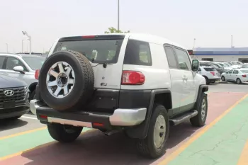 TOYOTA FJ CRUISER 4.0L PETROL 2023 BEIGE
