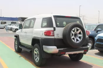 TOYOTA FJ CRUISER 4.0L PETROL 2023 BEIGE