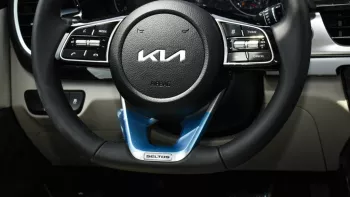 KIA SELTOS 1.5L V4 2023 FWD Black Color