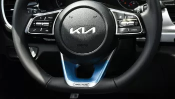 KIA SELTOS 1.6L V4 FWD 2023 Silver Color
