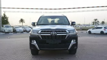 TOYOTA LAND CRUISER 2021 GXR 4WD 5.7L V8 Black Color