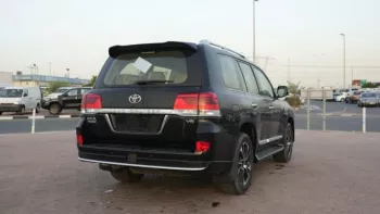 TOYOTA LAND CRUISER 2021 GXR 4WD 5.7L V8 Black Color