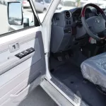 LHD - TOYOTA LANDCRUISER 76 4.5L V8 DIESEL FULL OPTIONS MANUAL - Thumbnail 5