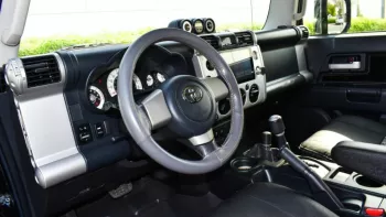 Toyota FJ Cruiser 2014 4WD V4 Black Color