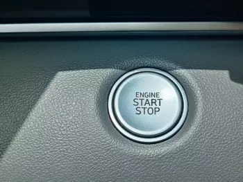 HYUNDAI ELENTRA SEL 2.0L PETROL USED 2022 RED