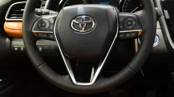 TOYOTA CAMRY Lumiere 2.5L V4 FWD Hybrid 2023 White color