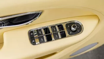 BENTLEY BENTAYGA 4.0L PETROL AT MY2021 – WHITE