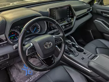 Toyota Highlander Hybrid 2022 Model Year Blue Color