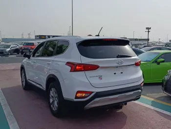 Hyundai SantaFe SE 2.4L V4 Petrol A/T White Color 2019