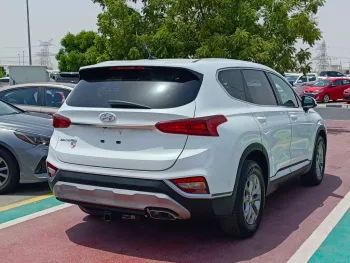 Hyundai SantaFe SE 2.4L V4 Petrol A/T White Color 2019