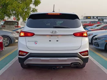 Hyundai SantaFe SE 2.4L V4 Petrol A/T White Color 2019