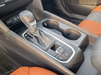 Hyundai SantaFe SE 2.4L V4 Petrol A/T White Color 2019