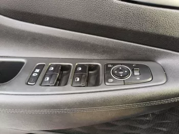 Hyundai SantaFe SE 2.4L V4 Petrol A/T White Color 2019