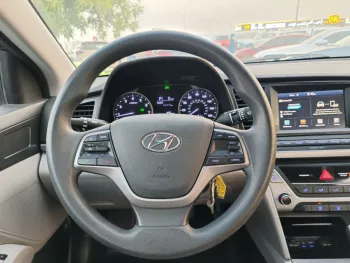 Hyundai Elantra SE 2.0L V4 Petrol A/T 2017 Black Color