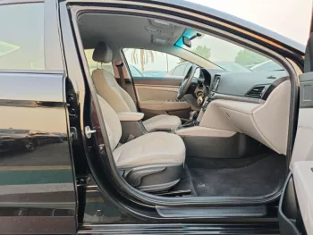 Hyundai Elantra SE 2.0L V4 Petrol A/T 2017 Black Color