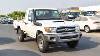 Toyota Land Cruiser Pickup Diesel 4.5L V8 2023 White Color