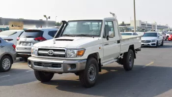Toyota Land Cruiser Pickup Diesel 4.5L V8 2023 White Color